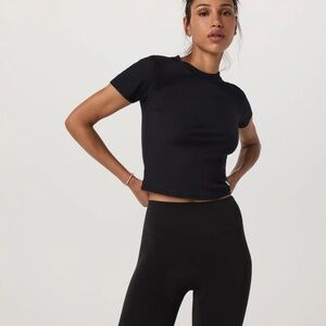 Green/blue pose fitted tee